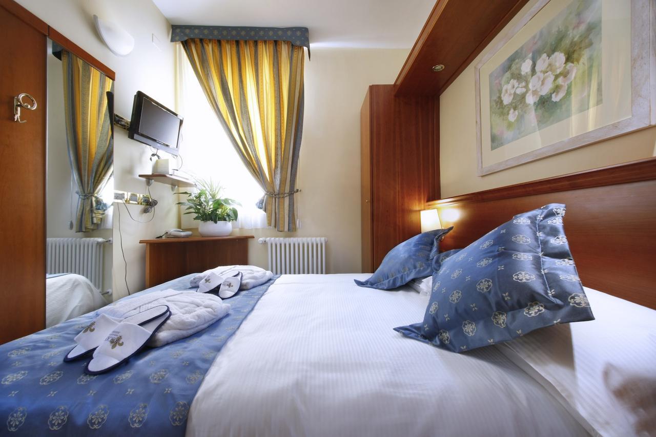 Hotel Ristorante Toscana 阿拉西奥 外观 照片